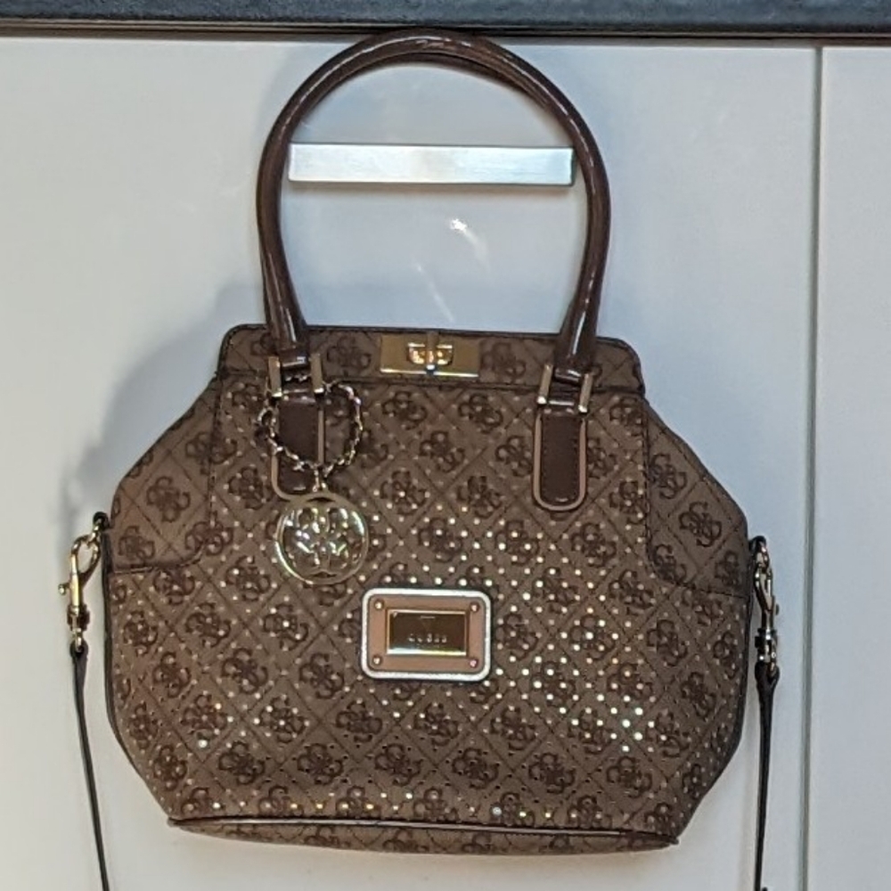 Guess Logo Remix Crossbody Tote/Satchel Handbag Y2K Chic Fall Honeycomb Tan,Gold